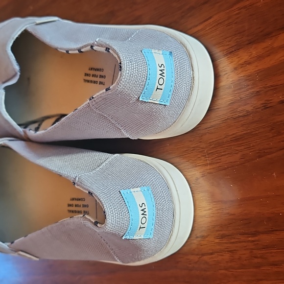 Toms - Picture 2 of 3